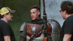 The Mandalorian Star Weighs In on Din Djarin Credit Controversy (& It’s Important)